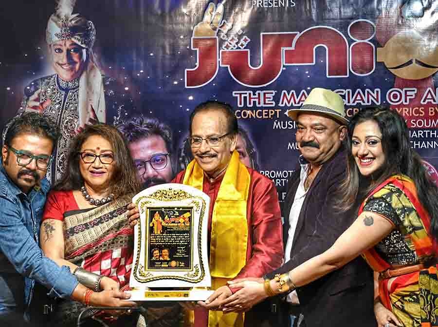 A documentary on PC Sorcar Jr was announced on Wednesday at Press Club. Directed by Siddhartha Chakraborty, the documentary titled “Junior—Magician of All Time” has been narrated by noted actor Kharaj Mukherjee. The magician celebrated his birthday on July 31 with a cake cutting ceremony. Wife Jayashree Devi and youngest daughter Moubani Sorcar were present 