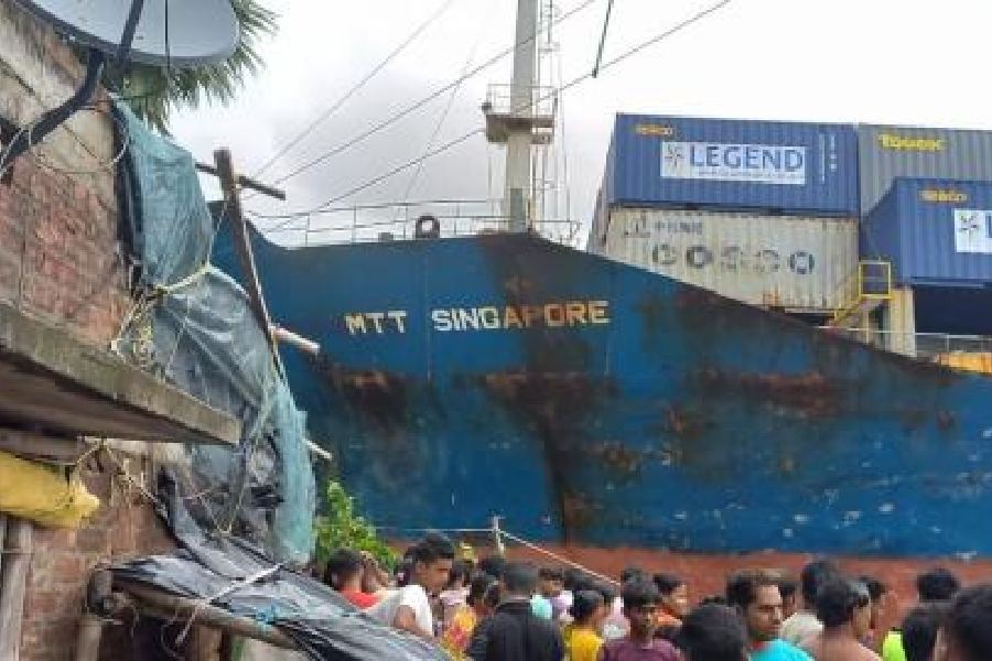 Kolkata Port Trust (KoPT) | Malaysian cargo ship refloats after tide ...