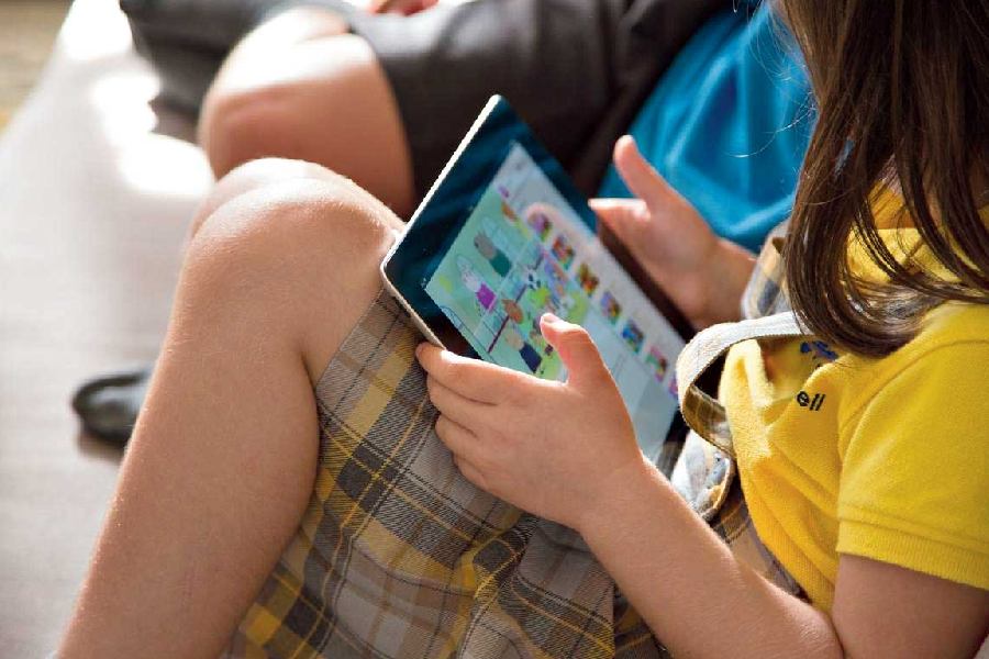 China aims to limit children's smartphone use to no more than two hours a day