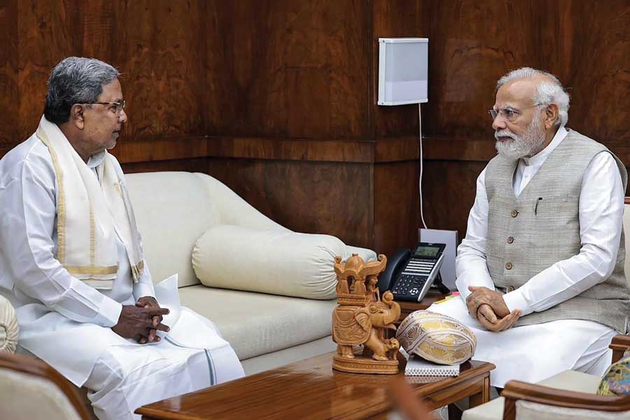 Karnataka CM Siddaramaiah meets PM Modi, Union ministers Rajnath Singh ...