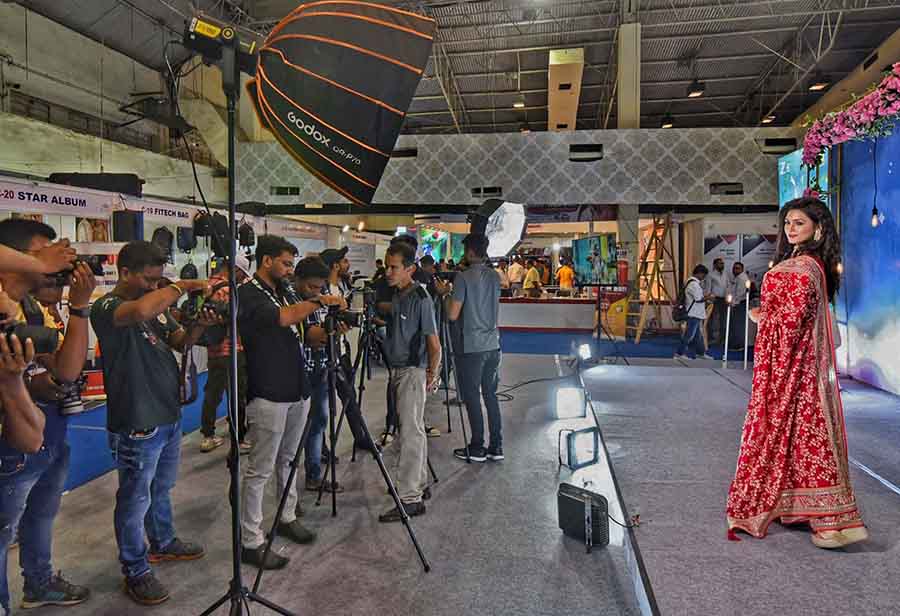 Young photographers shoot a model at Bengal Photo Video Expo at Kshudiram Anushilan Kendra. The expo will end on August 6. Multinational brands showcased their top of the line mirrorless cameras and accessories available related to photography