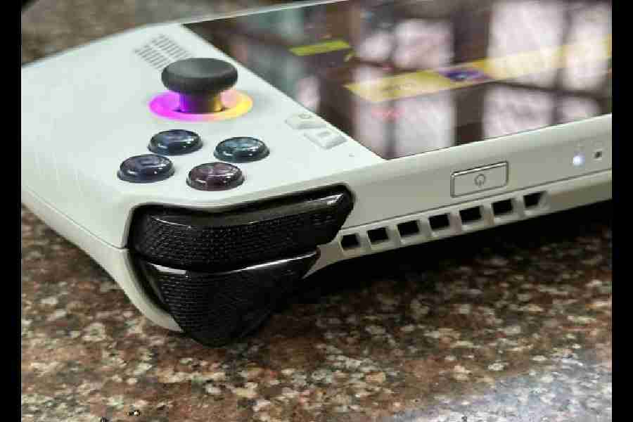 The Ally uses a thumb stick for navigation, even in Windows, and the trigger buttons work well