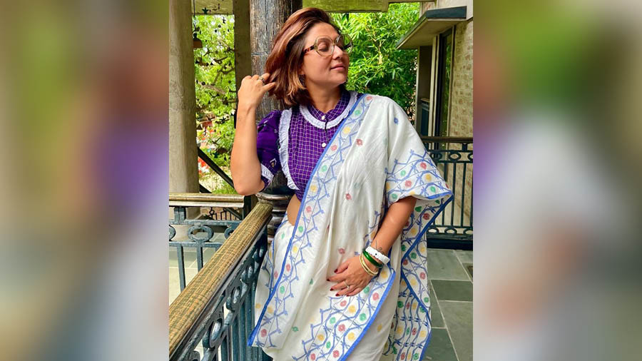 Swastika Mujherjee sure knows how to steal the show in a sari