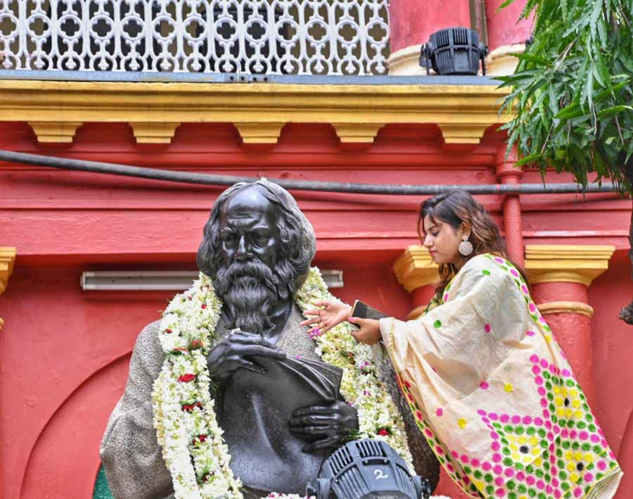 A young woman pays tribute to Rabindranath Tagore at Jorasanko