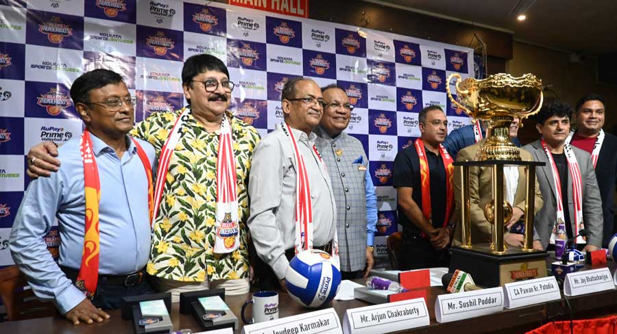 Grandmaster Dibyendu Barua and sports shooter and Arjuna awardee Joydeep Karmakar addressed the media along with other dignitaries at the Kolkata Press Club ahead of the Thunderbolts Cup on Wednesday 