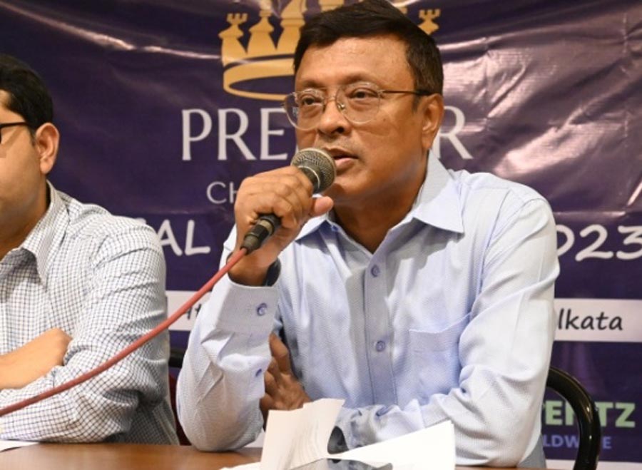 Grandmaster Dibyendu Barua at the Premier Chess League Bengal Chapter 2023 at the Calcutta Sports Journalists’ Club on Thursday