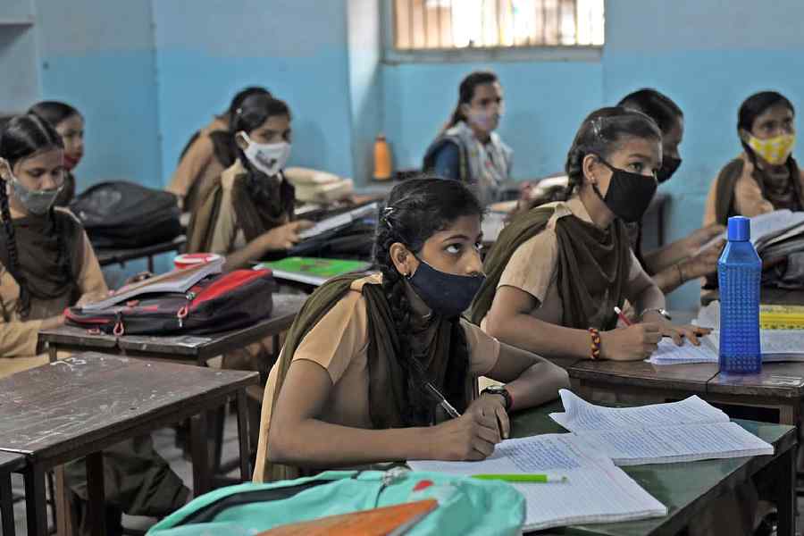 Delhi | 24 students of MCD school fall sick due to gas leak in Delhi's ...