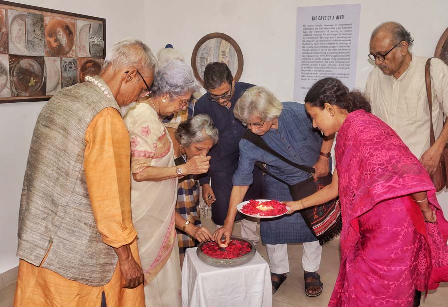 The art exhibition started with a humble ritual of pouring rose petals and candles in a copper vessel. Bhattacharya was joined by his wife Arpita (L), Jogen Chowdhury, Chitrotpala Mukherjee (R) and other noted names from the field of art