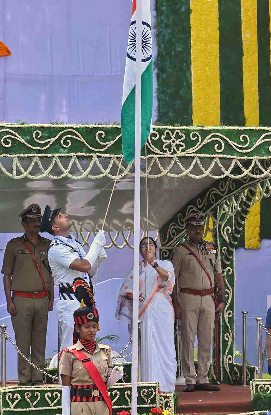 Chief minister Mamata Banerjee was present at the Independence Day parade. She hoisted the National Flag  
