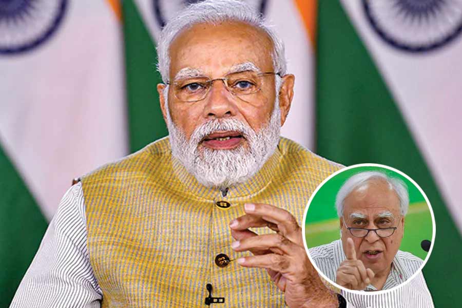 Kapil Sibal Mocks PM Modi's Extension of Free Ration Policy for Five Years