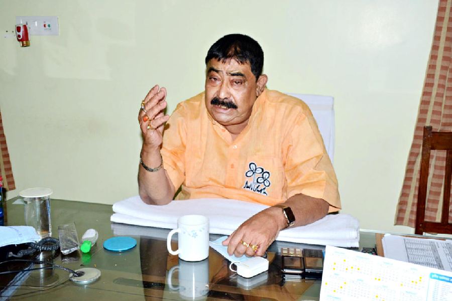 Sheikh Kajal (right) being felicitated by Bikash Roy Chowdhury in Bolpur on Wednesday.