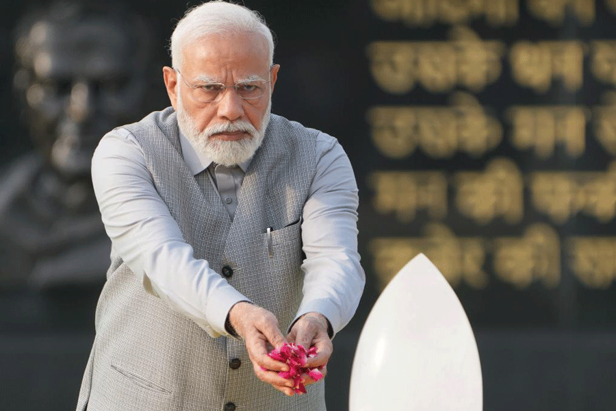 Atal Bihari Vajpayee | Narendra Modi Pays Tributes To Former Prime ...