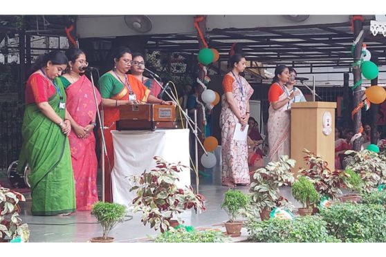 The celebration started with the hoisting of the National Flag by Deputy Secretary General, Mr. V. K. Agrawal, Secretary of the college Mr. P. K. Sharma, Principal of Shri Shikshayatan College, Dr. Aditi Dey, Principal of the School Ms. Sangeeta Tandon and Headmistress from the Junior section Ms. Poushali Mukherjee. Mr. Agrawal delivered an inspiring speech highlighting the significance of Independence Day. 