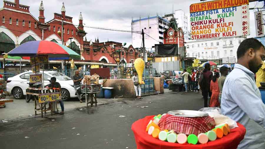 Esplanade area — Lindsay Street, the area around New Market and more — is one of Kolkata’s popular spots for kulfi