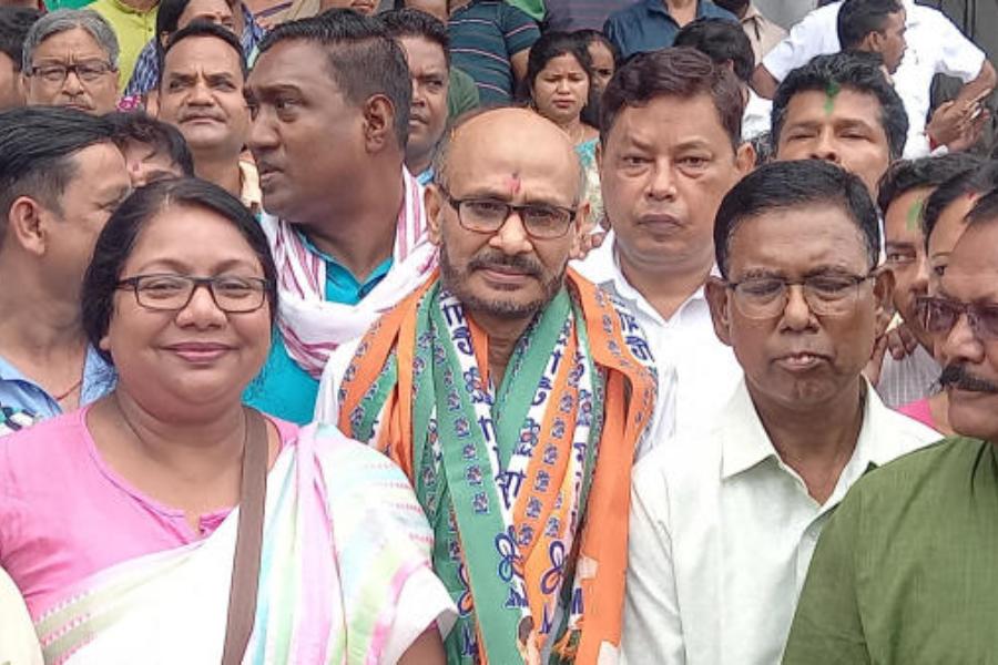 Mithun makes a comeback in Bengal politics
