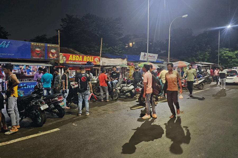 Pavement encroached by stalls and the road blocked by parked bikes in front of Akankha in Action Area II.