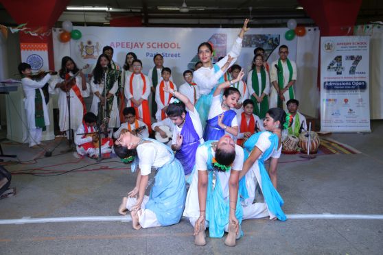 Students performing at Jai Hind 3.0 at Apeejay School Park Street