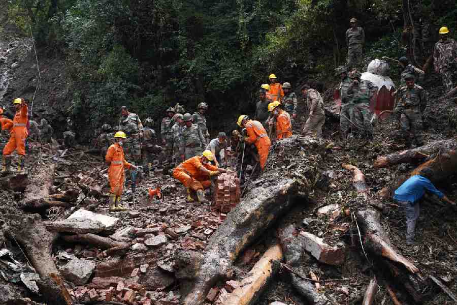 Go Himachal on X: SSB jawans rescued the girl trapped in the debris with  the help of the local people in himachal  / X