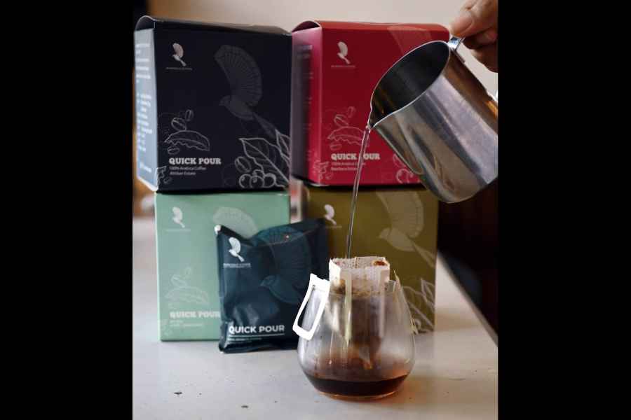 Apart from the classic coffee options, Bunosilo offers an eclectic range of quick-pour coffee. This instant coffee is for the ones who love their brew strong and undiluted.
