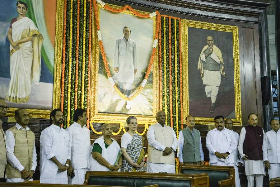 Congress Leaders Remember Former Prime Minister Indira Gandhi On Birth ...