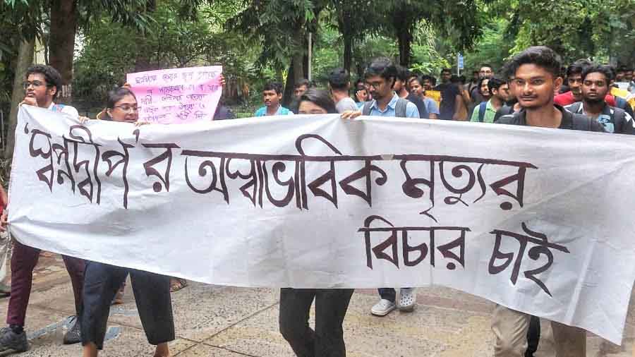 Jadavpur University | JU former pro-vice-chancellor condemns ragging, blames vacancies in top posts - Vimarsana News