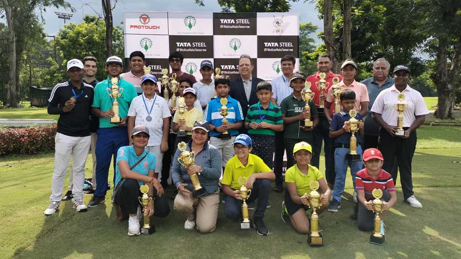 Manhar Bajoria and Priya Kumari win big at the Jamshedpur Junior Open