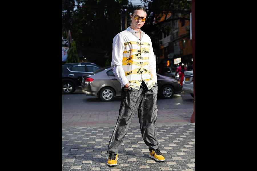 Amartya’s street-style look was in a bright yellow and white shirt paired with charcoal pants from Scribbology. The casual-cool look was accessorised with jewellery from Wrap Game and shades from The Tribe