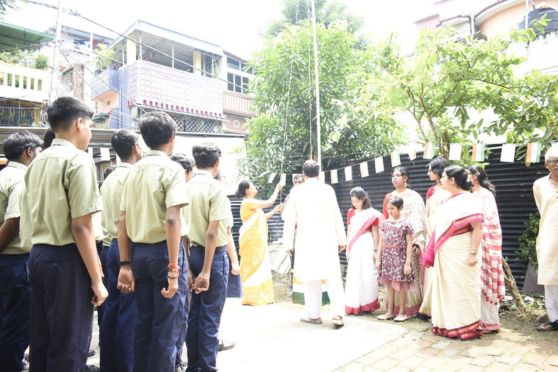 The students and the teachers, under the careful guidance of the principal, collaborated together through patriotic songs and commendable thoughts and speeches