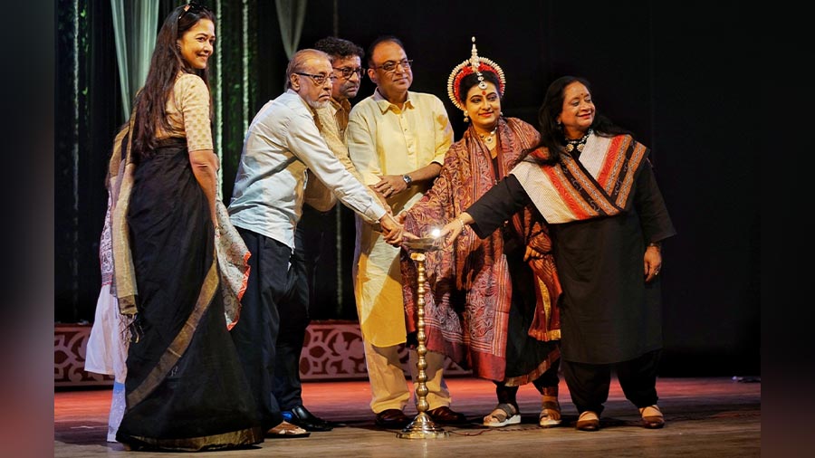 Esha Dutta, Md. Mansoor Alam, Goutam Ghose, Arindam Sil, Dona Ganguly and Nayantara Palchoudhuri during the inauguration ceremony of ‘Lamp of God’ at Kala Mandir