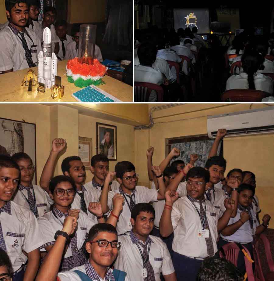 Students of Rammohan Mission School enjoy the screening of the Chandrayaan-3 mission landing on the moon