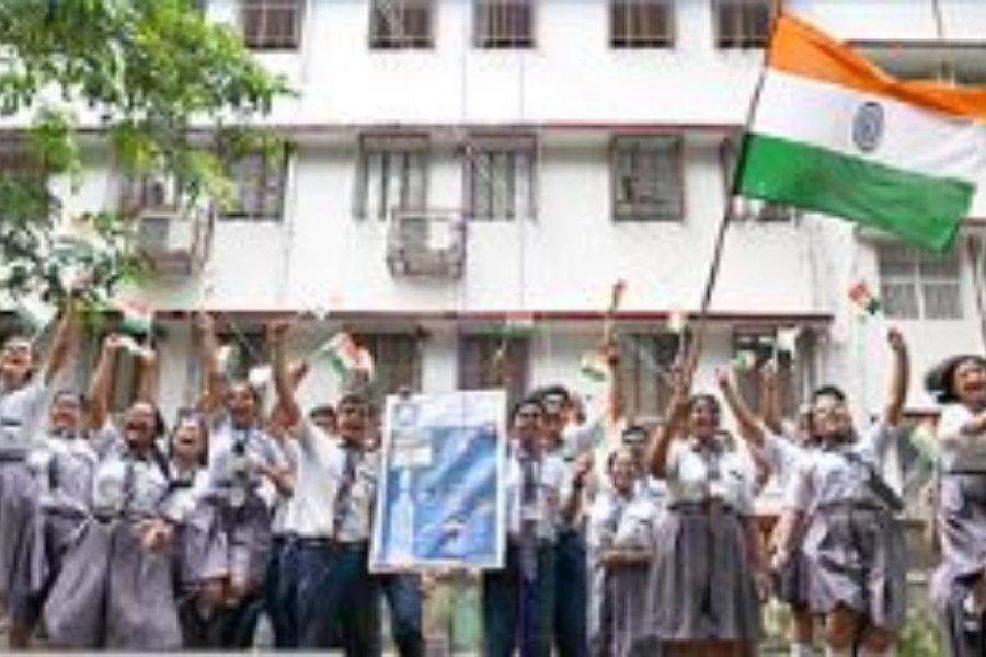 Students of Rammohan Mission High School celebrate on their campus the Chandrayaan-3 moon landing on Wednesday evening