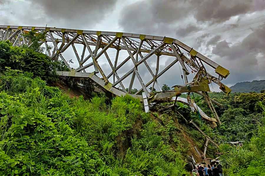 मिजोरम पुल ढहने से बंगाल के 23 मजदूरों के मरने की आशंका; 18 शव मिले