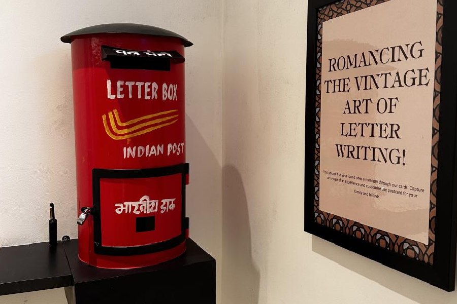 Write a letter : The hotel provides postcards that guests can write and then post it at the letter box right next to the elevator. An encouraging way to foster the lost art of letter writing.
