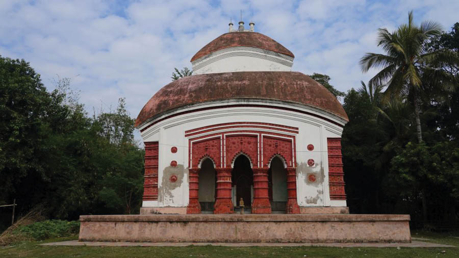 Madangopal Jiu temple in Mellak, built in 1651, is the oldest surviving brick-built temple at Howrah