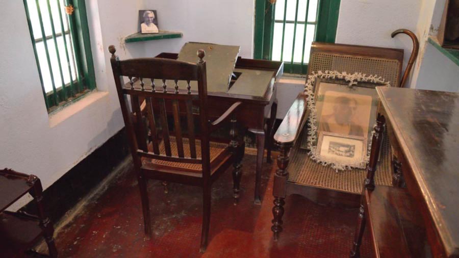 The study room of Sarat Chandra Chattopadhyay, with his used furniture at Sarat Smriti Mandir