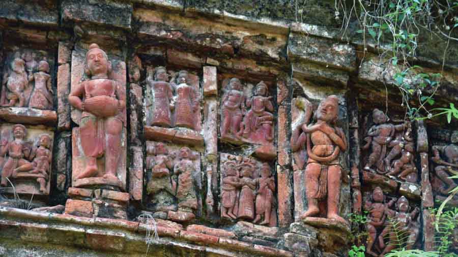 Terracotta plaques on the arches of Laxmi Janardan of Roy family at Ganeshpur village