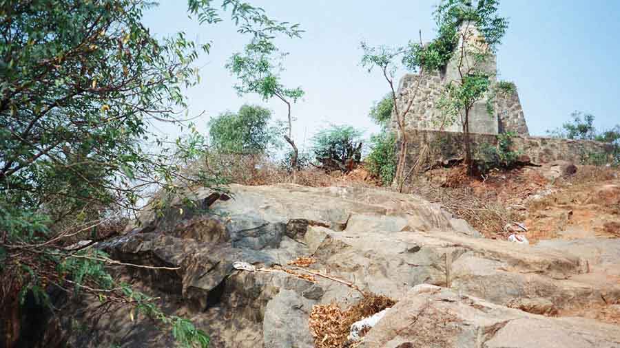 Charnockite rock at Chennai’s St. Thomas Mount 