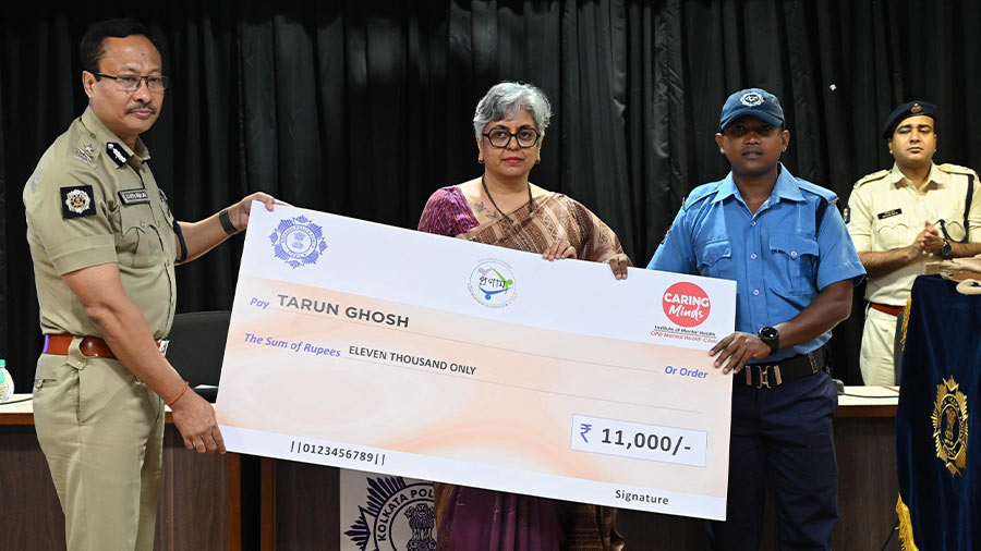 Civic Volunteer Tarun Ghosh was awarded with Rs 11,000