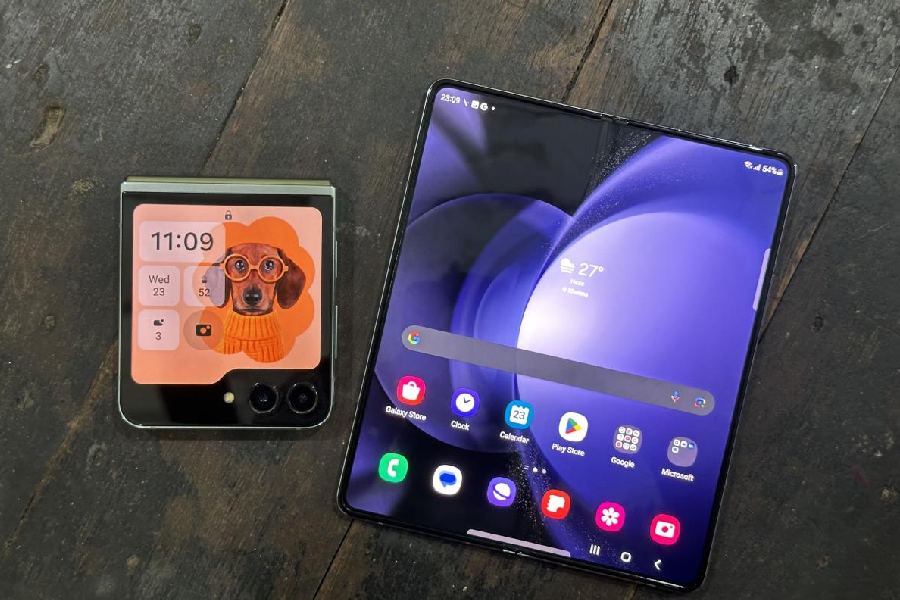 Samsung Galaxy Z Flip5 (left) and Galaxy Z Fold5 are doing brisk business.  