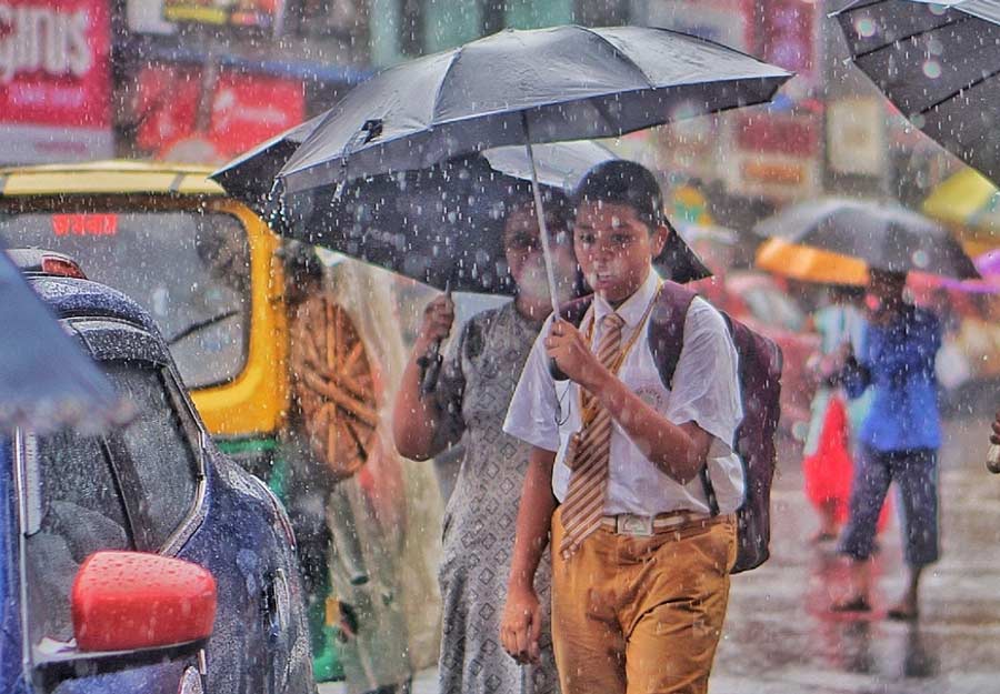 Kolkata received intense spells of rainfall since Thursday night. According to IMD, due to passing of the monsoon trough through Gorakhpur, Patna, Bankura, Digha and thence south eastwards to east central Bay of Bengal and a cyclonic circulation lies over north Bangladesh and its neighbourhood. Strong moisture incursion from Bay of Bengal, is likely to enhance rainfall activity over the districts of West Bengal during August 25 and 26. Rainfall intensity is likely to decrease over north Bengal and south Bengal from August 27