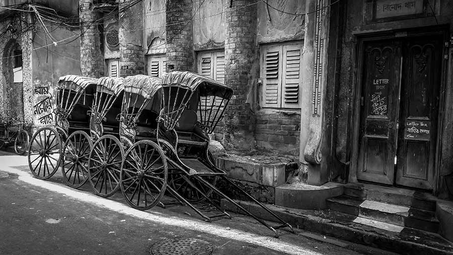 Even though the rickshaw acted as an agent for the reinforcement of colonial hierarchy, it manoeuvred through the City of Joy for about 70 years after the end of the British rule in 1947 