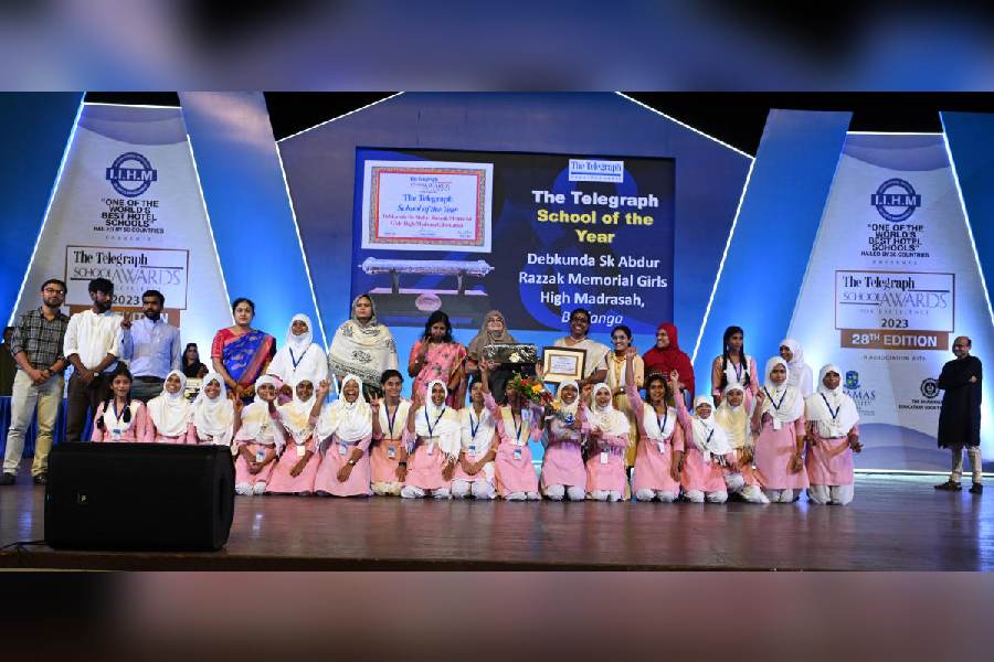 Awards Show | The Telegraph School Awards for Excellence: A testimony to the patriotism of action and the spirit of giving - Vimarsana News