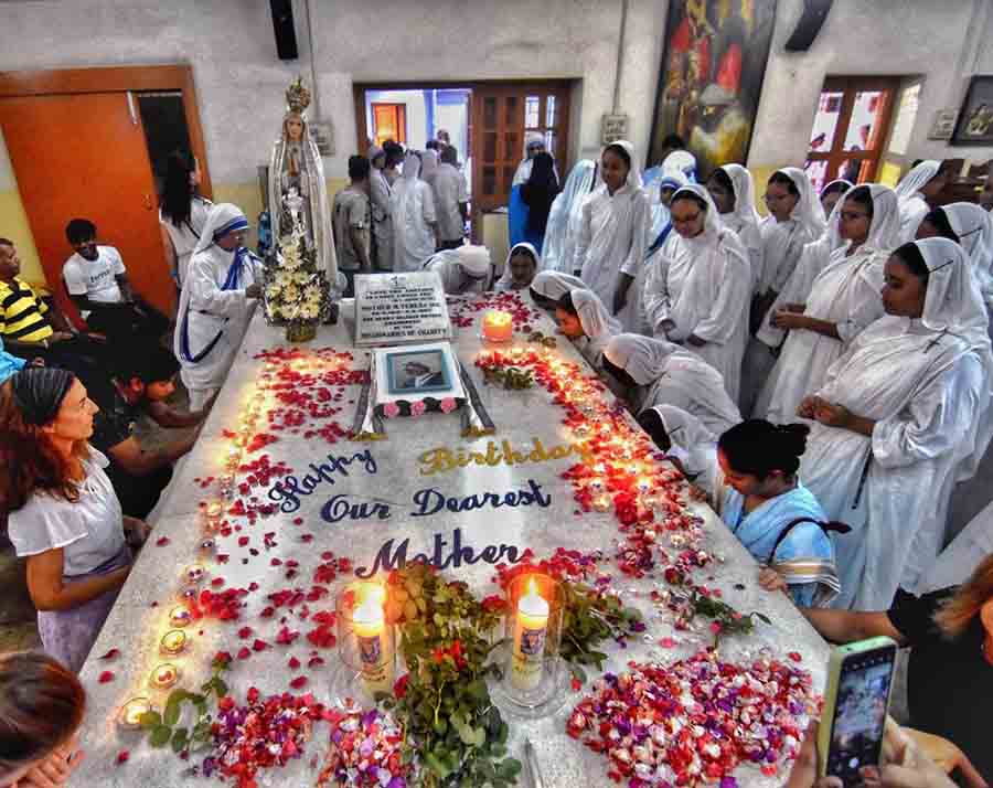 Nuns of the Missionaries of Charity and children offer prayers at Mother House on to Mother Teresa’s 113th birth anniversary on Saturday  