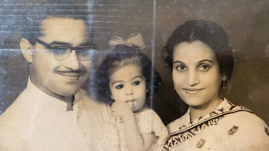  Uma and Mumtaz Ahmad with their daughter, Anjum (Katyal)