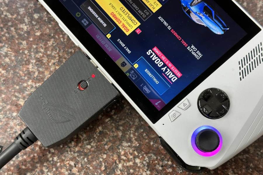 There is a special connector that comes with the ROG XG Mobile