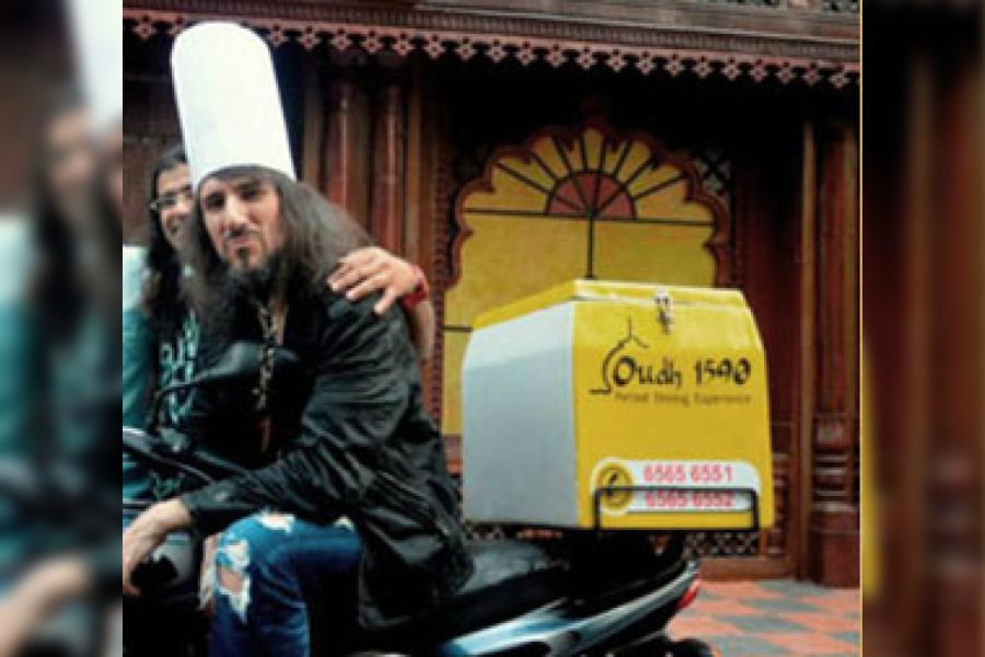 Ron 'Bumblefoot' Thal, the lead guitarist of Guns N' Roses, at Oudh 1590
