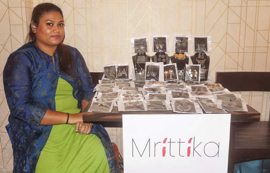 Mrittika, an initiative by Sarani, had a range of jewellery, made by women from various self-help groups. Antara Ghosh Sarma, who was representing the brand, said, ‘Mrittika works towards helping women of self-help groups to convert their handmade crafts into sellable products. I am grateful to Mindage Communications and Productions and Nomad’s Cafe for giving Mrittika the space to showcase the talent of these women.’ (In picture: Sanchita Debnath, a member of Mrittika)
