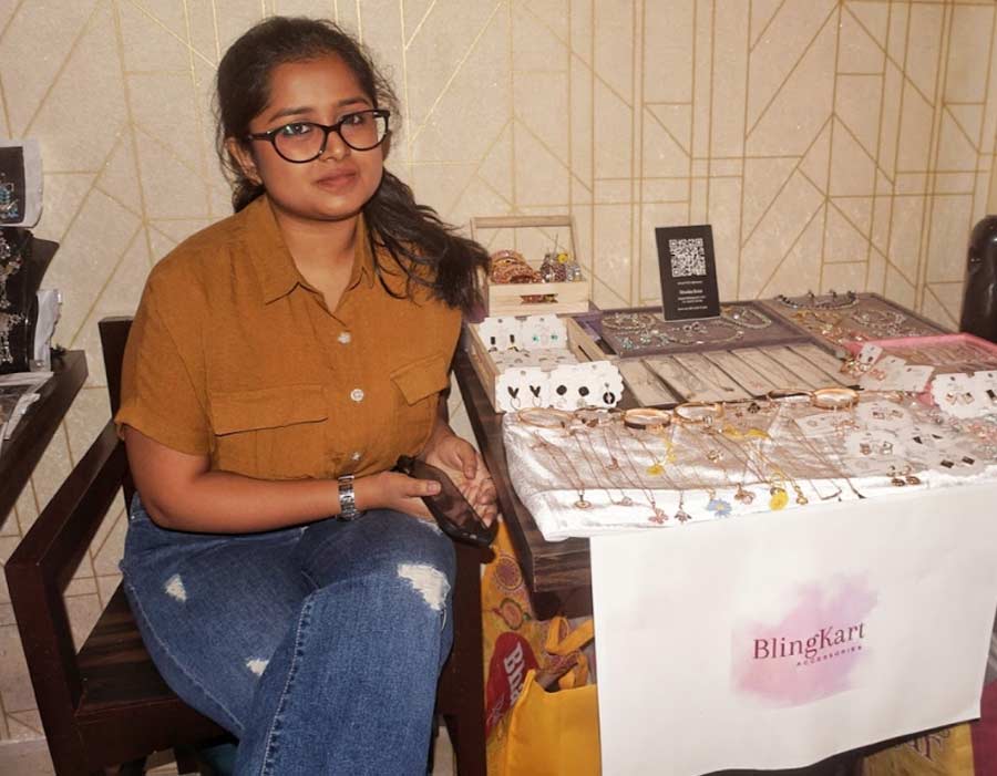 Another jewellery brand, Blingkart by Ritwika Bose had some chic pieces on display. Light and sparkly, these bracelets, chains, statement earrings, and more are a perfect pair with Indo-western outfits 