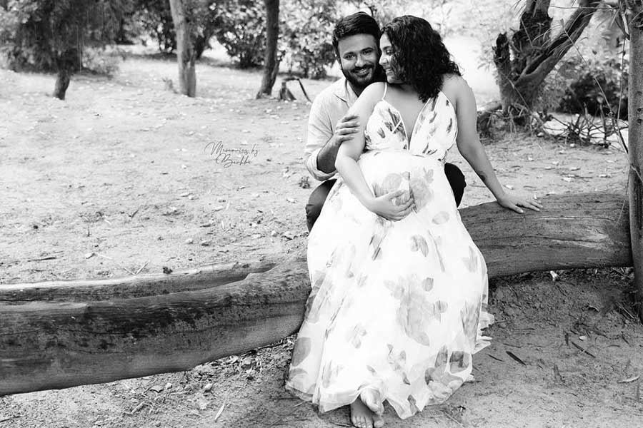 Swara expressed how her pregnancy period has been a “journey of self-discovery and togetherness” through a monochrome photoshoot on Monday. She opted for a flared white floral maxi dress, while Fahad went for a faded sky-blue shirt.