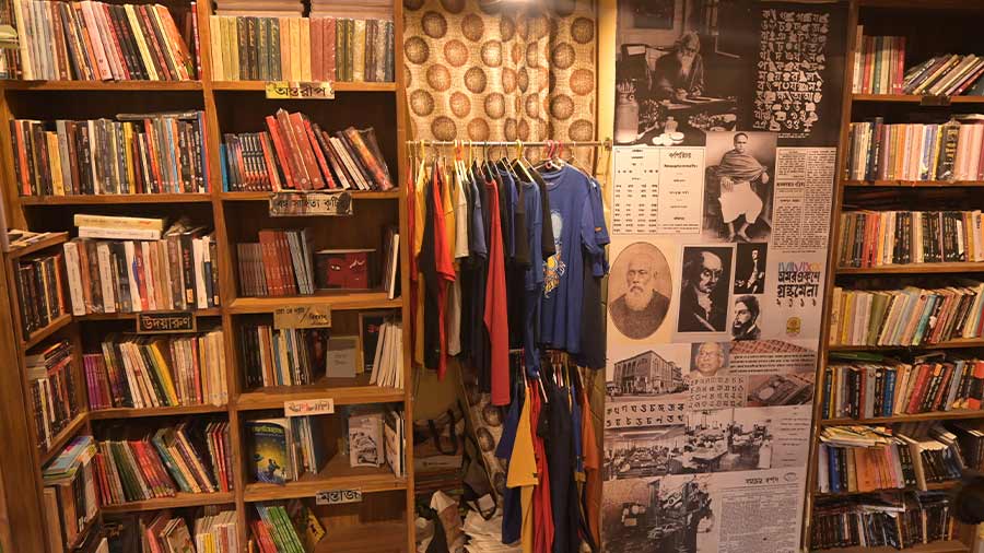 Along with books and a cosy adda spot, the cafe also has Bangla-themed merchandise like t-shirts and cups